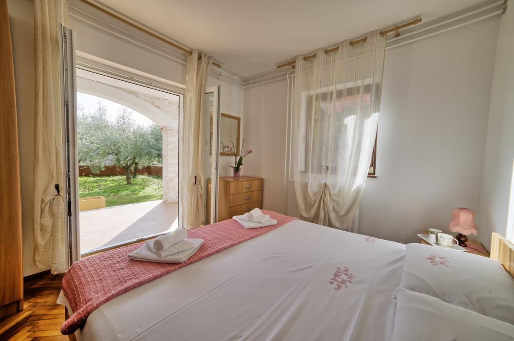 Apartments Mirella Novigrad  Exterior photo
